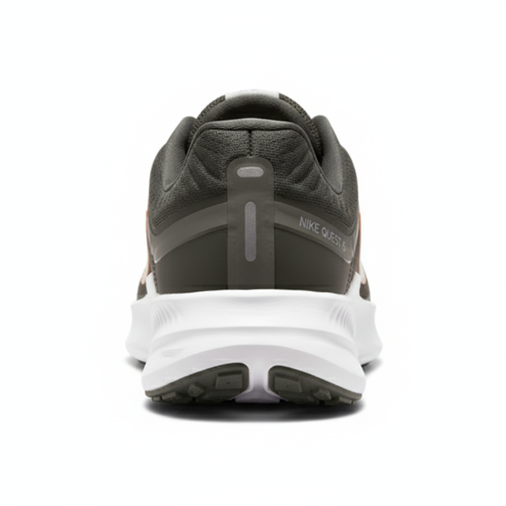 Nike Quest 5 - задна снимка